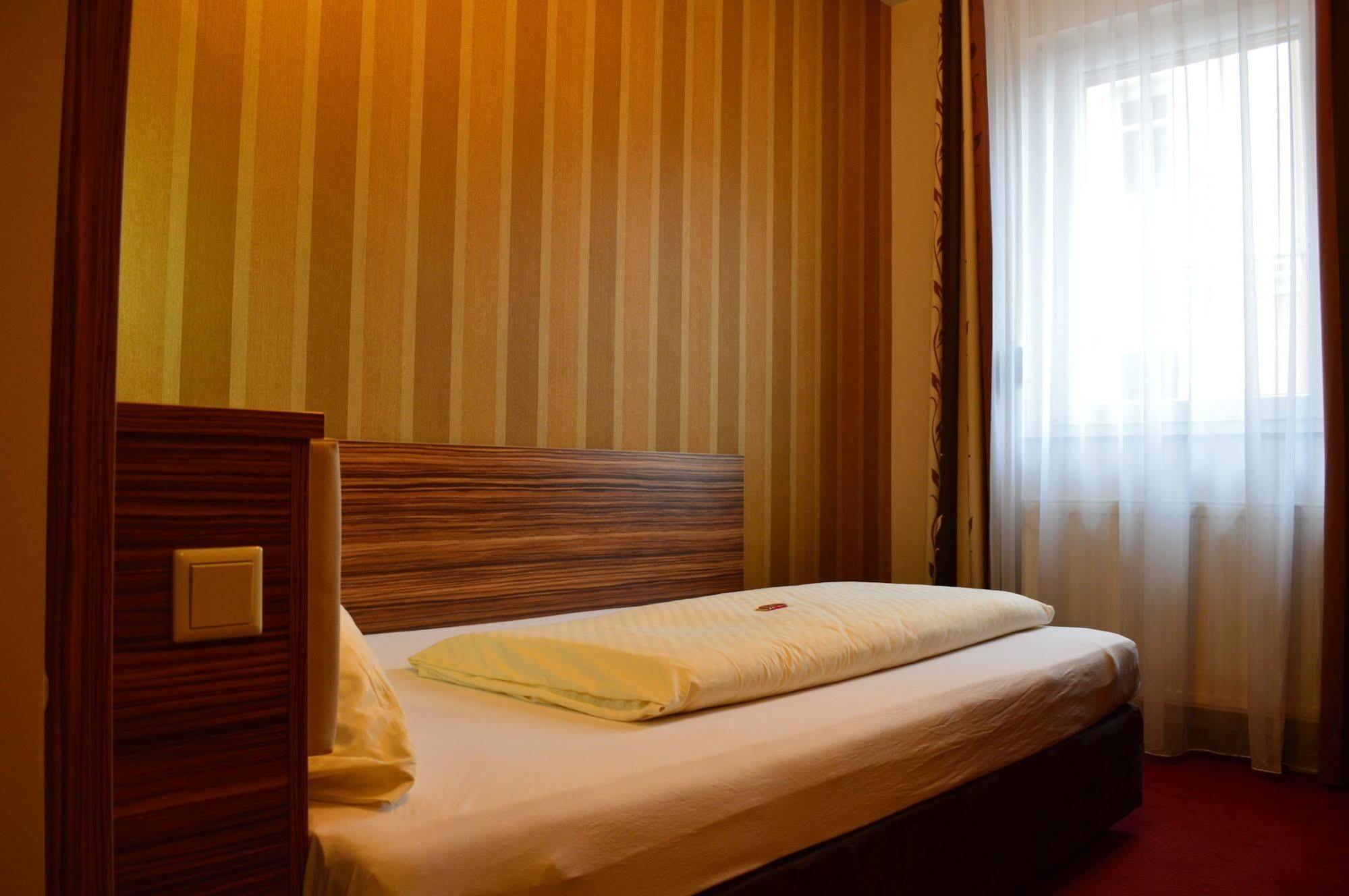 Erde Hotel Erlangen Bagian luar foto