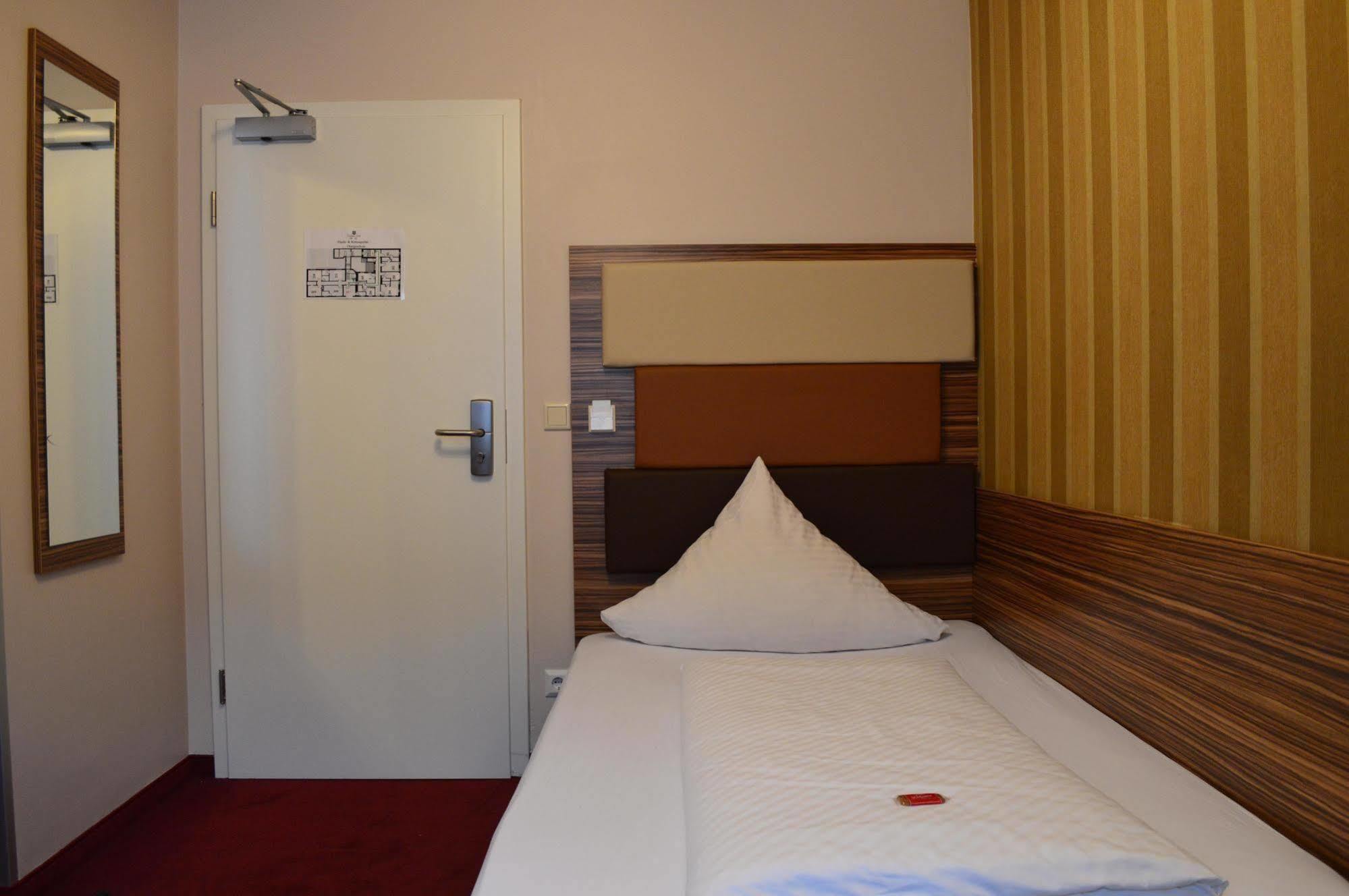 Erde Hotel Erlangen Bagian luar foto